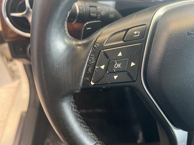 Mercedes-Benz GLK-Class Vehicle Full-screen Gallery Image 23