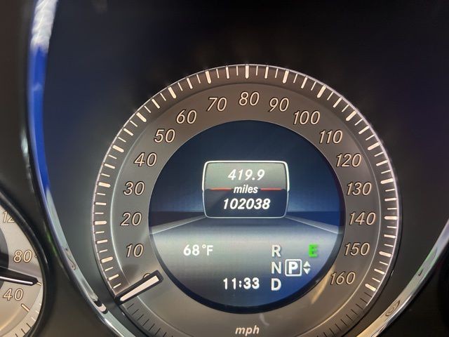 Mercedes-Benz GLK-Class Vehicle Full-screen Gallery Image 25