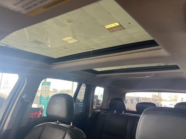 Mercedes-Benz GLK-Class Vehicle Full-screen Gallery Image 26