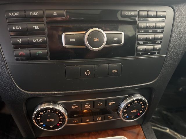 Mercedes-Benz GLK-Class Vehicle Full-screen Gallery Image 28