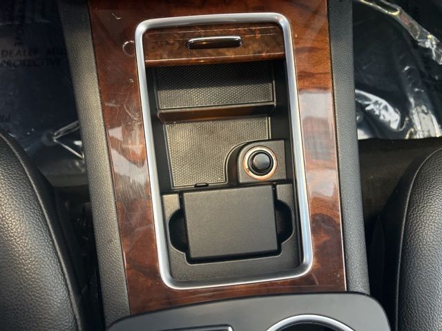 Mercedes-Benz GLK-Class Vehicle Full-screen Gallery Image 29