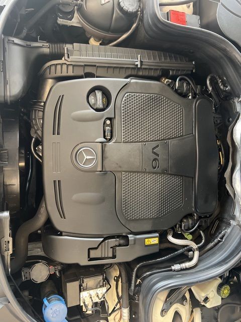 Mercedes-Benz GLK-Class Vehicle Full-screen Gallery Image 31