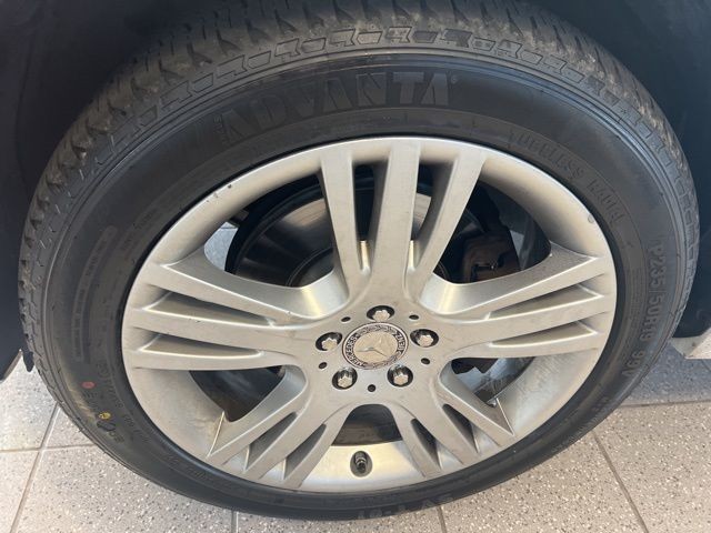 Mercedes-Benz GLK-Class Vehicle Full-screen Gallery Image 32