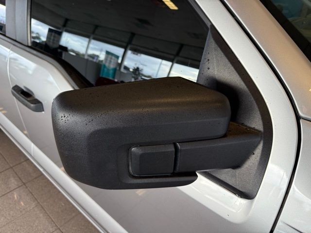 Ford F-150 Vehicle Full-screen Gallery Image 12