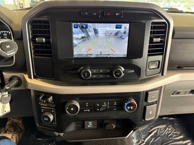 Ford F-150 Vehicle Full-screen Gallery Image 16