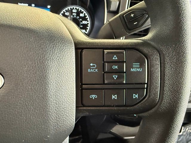 Ford F-150 Vehicle Full-screen Gallery Image 17