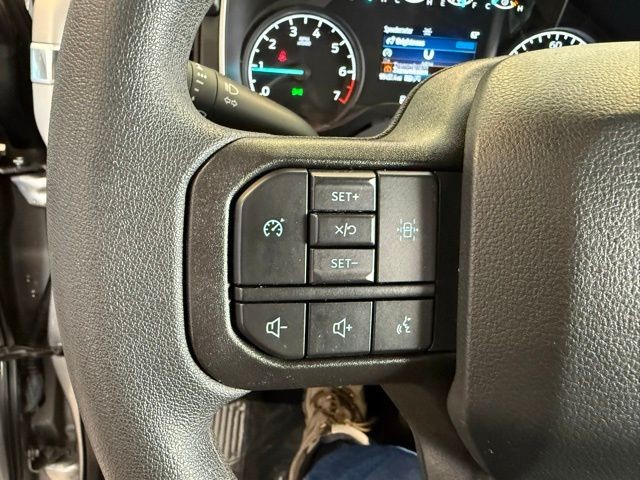 Ford F-150 Vehicle Full-screen Gallery Image 18