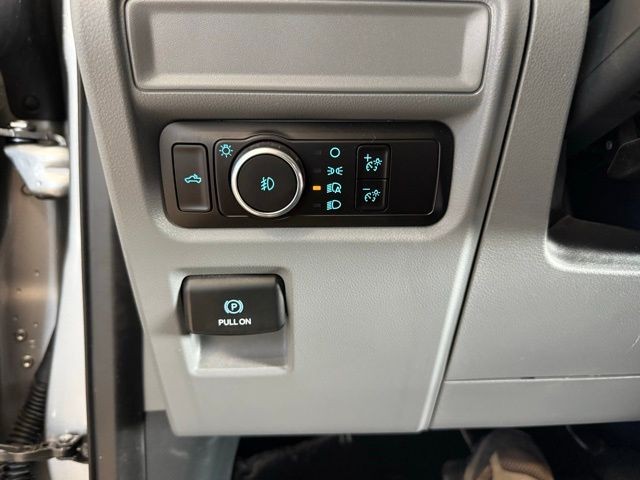 Ford F-150 Vehicle Full-screen Gallery Image 19