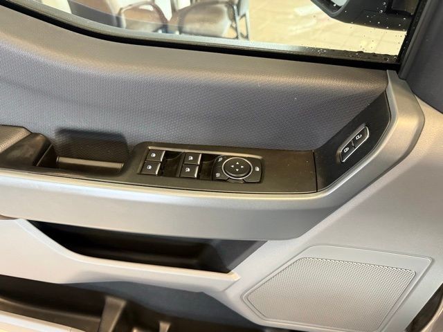 Ford F-150 Vehicle Full-screen Gallery Image 20