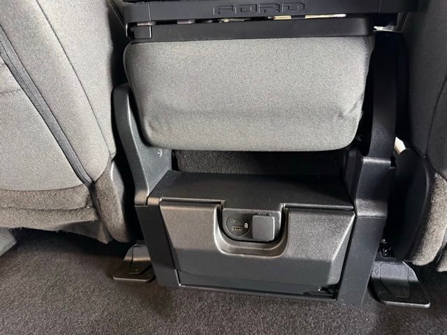 Ford F-150 Vehicle Full-screen Gallery Image 25