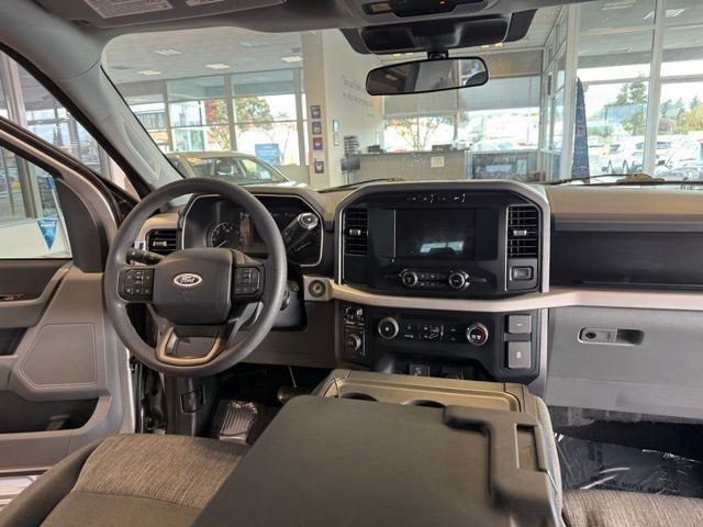 Ford F-150 Vehicle Full-screen Gallery Image 26