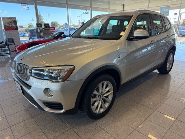 BMW X3 Vehicle Full-screen Gallery Image 06