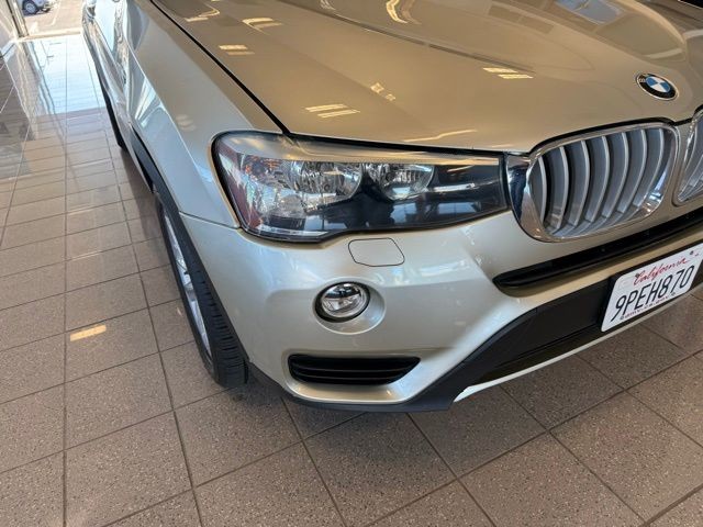 BMW X3 Vehicle Full-screen Gallery Image 08