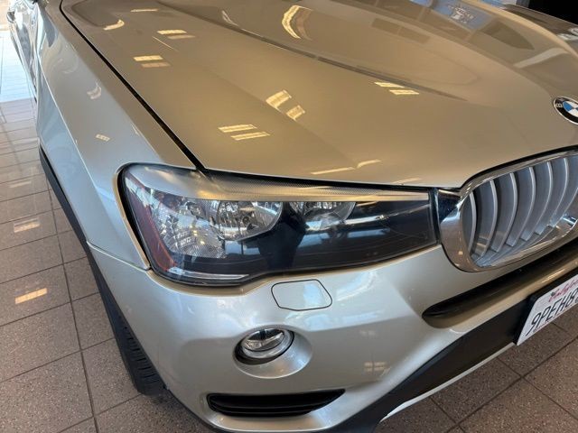 BMW X3 Vehicle Full-screen Gallery Image 09