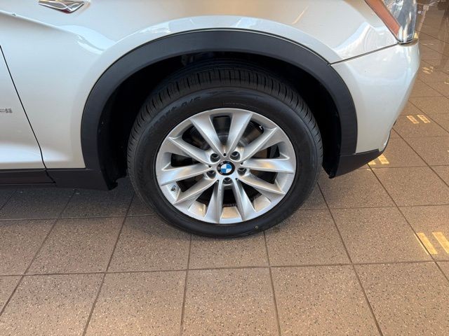 BMW X3 Vehicle Full-screen Gallery Image 10