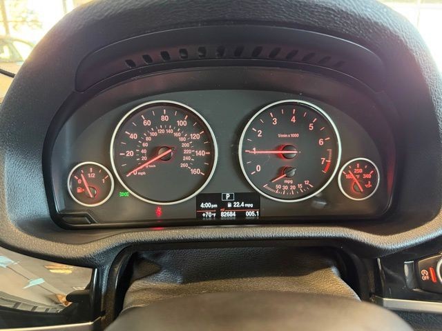 BMW X3 Vehicle Full-screen Gallery Image 13