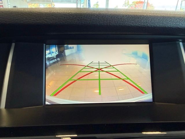 BMW X3 Vehicle Full-screen Gallery Image 14