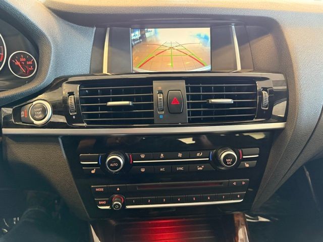 BMW X3 Vehicle Full-screen Gallery Image 15