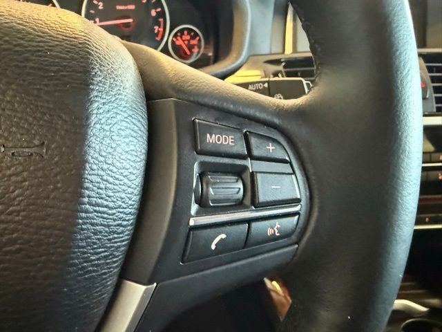 BMW X3 Vehicle Full-screen Gallery Image 17