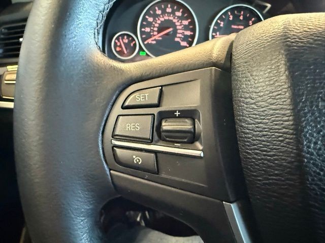 BMW X3 Vehicle Full-screen Gallery Image 18