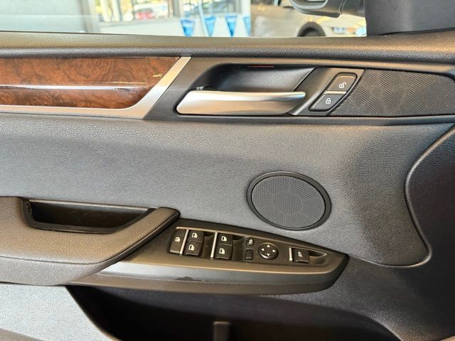 BMW X3 Vehicle Full-screen Gallery Image 19