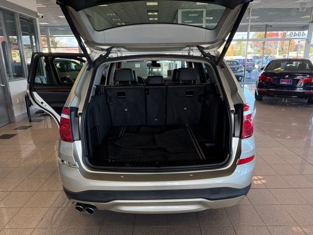 BMW X3 Vehicle Full-screen Gallery Image 22