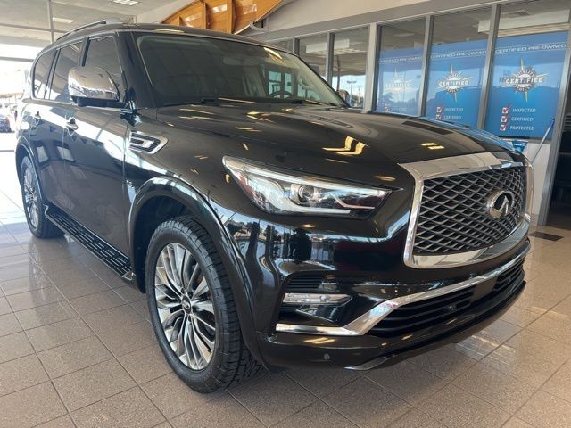INFINITI QX80 Vehicle Full-screen Gallery Image 06