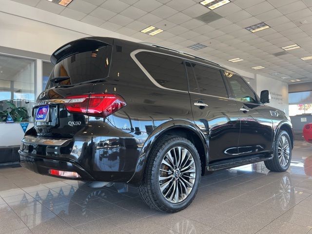 INFINITI QX80 Vehicle Full-screen Gallery Image 09