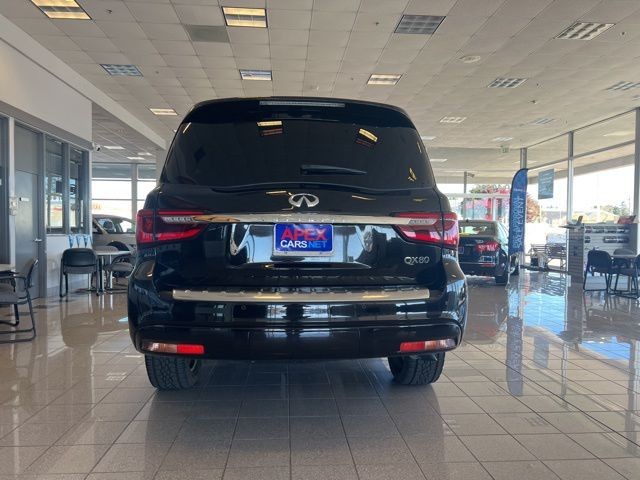 INFINITI QX80 Vehicle Full-screen Gallery Image 10