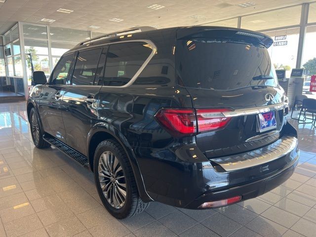 INFINITI QX80 Vehicle Full-screen Gallery Image 12