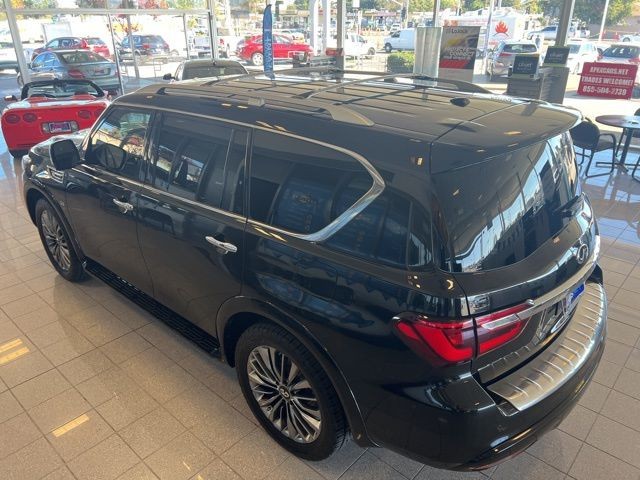 INFINITI QX80 Vehicle Full-screen Gallery Image 13