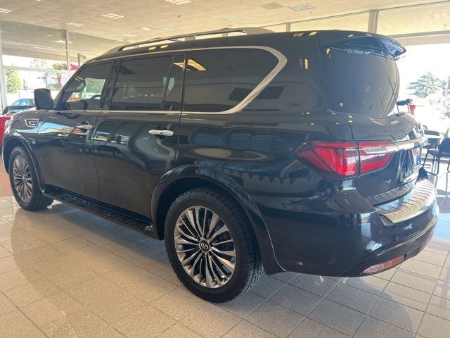 INFINITI QX80 Vehicle Full-screen Gallery Image 14