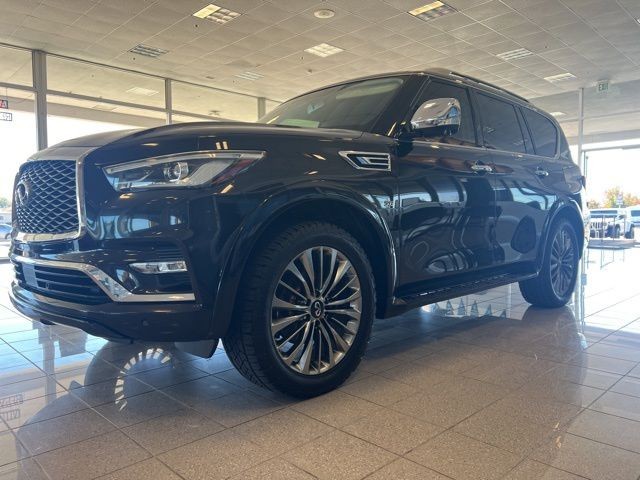 INFINITI QX80 Vehicle Full-screen Gallery Image 15