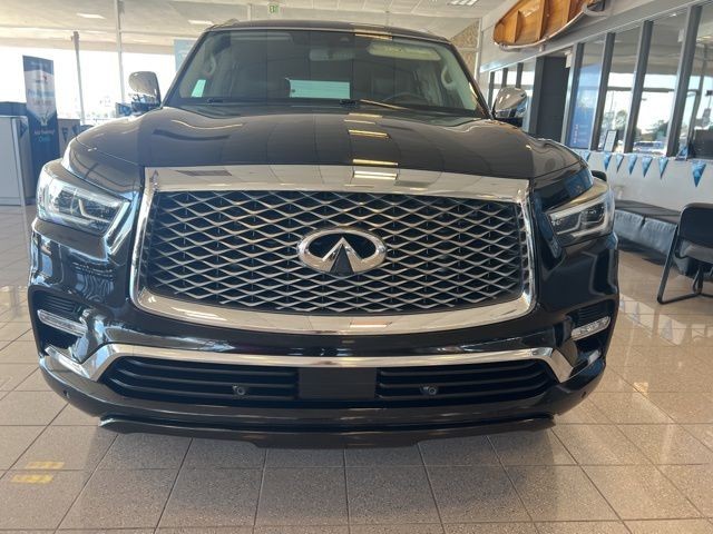 INFINITI QX80 Vehicle Full-screen Gallery Image 17