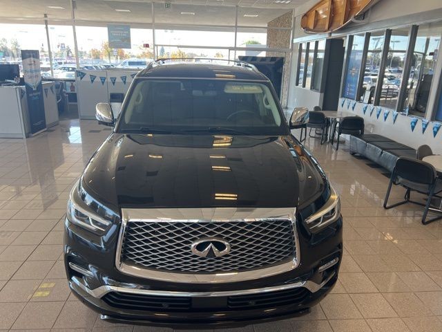 INFINITI QX80 Vehicle Full-screen Gallery Image 18