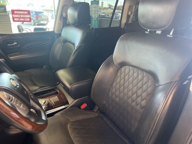 INFINITI QX80 Vehicle Full-screen Gallery Image 19