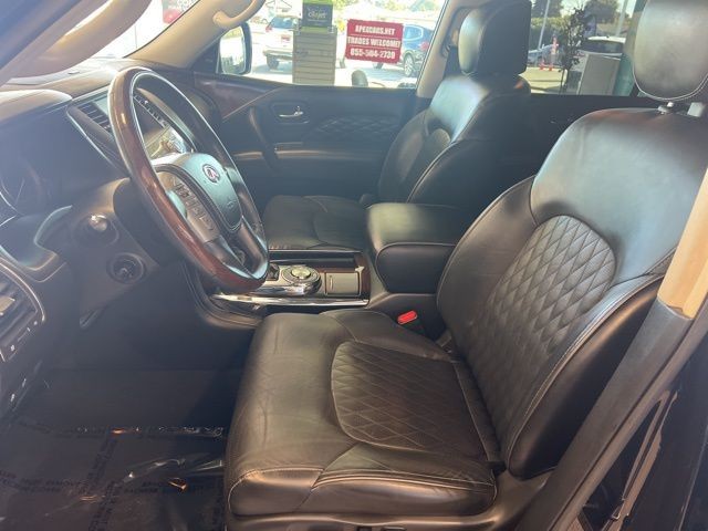 INFINITI QX80 Vehicle Full-screen Gallery Image 20