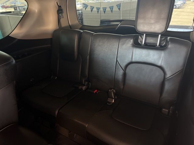 INFINITI QX80 Vehicle Full-screen Gallery Image 22