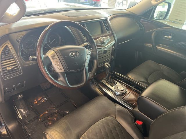 INFINITI QX80 Vehicle Full-screen Gallery Image 27