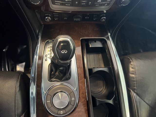 INFINITI QX80 Vehicle Full-screen Gallery Image 37