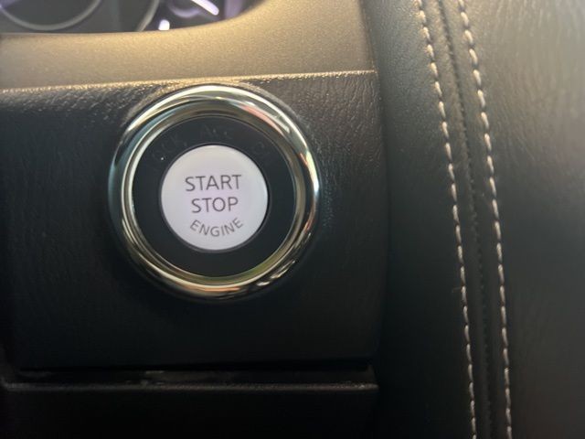 INFINITI QX80 Vehicle Full-screen Gallery Image 38