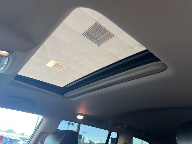 INFINITI QX80 Vehicle Full-screen Gallery Image 40