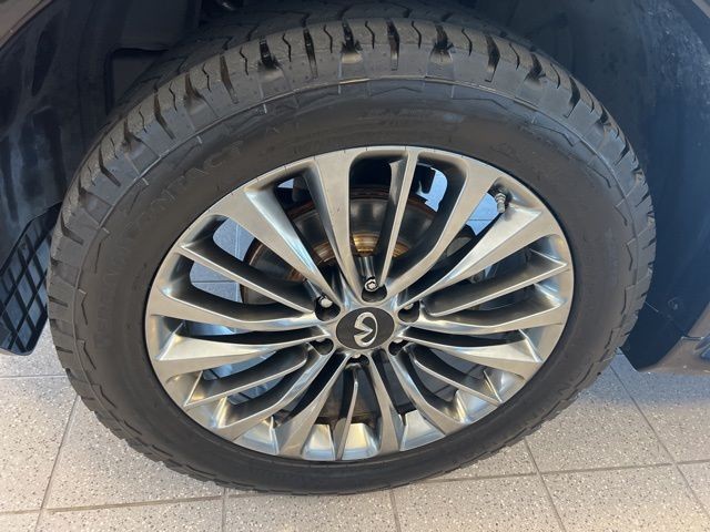 INFINITI QX80 Vehicle Full-screen Gallery Image 42