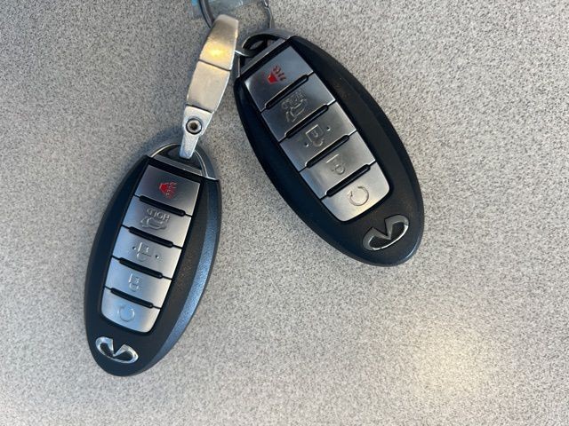 INFINITI QX80 Vehicle Full-screen Gallery Image 43