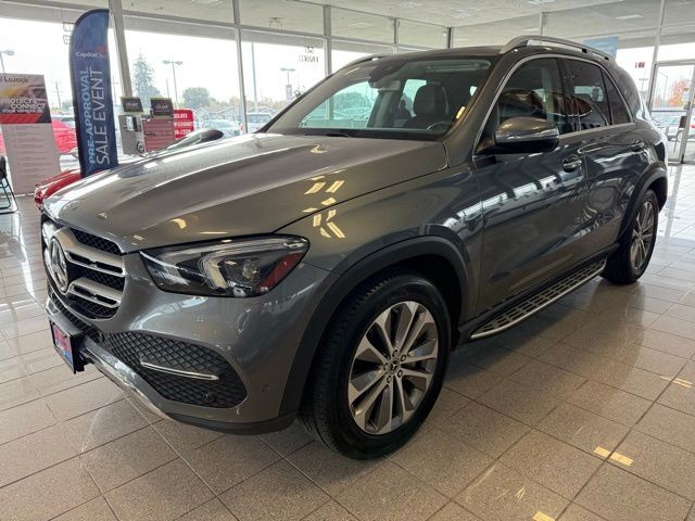 Mercedes-Benz GLE Vehicle Full-screen Gallery Image 06