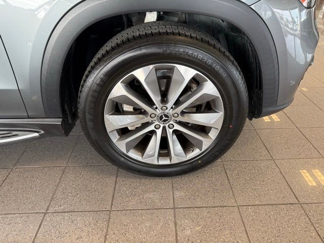 Mercedes-Benz GLE Vehicle Full-screen Gallery Image 10