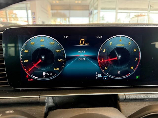 Mercedes-Benz GLE Vehicle Full-screen Gallery Image 13