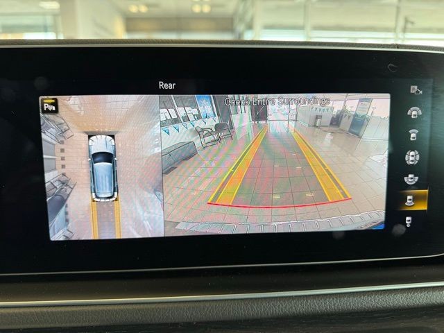 Mercedes-Benz GLE Vehicle Full-screen Gallery Image 14