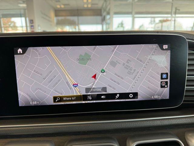 Mercedes-Benz GLE Vehicle Full-screen Gallery Image 15