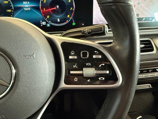 Mercedes-Benz GLE Vehicle Full-screen Gallery Image 18